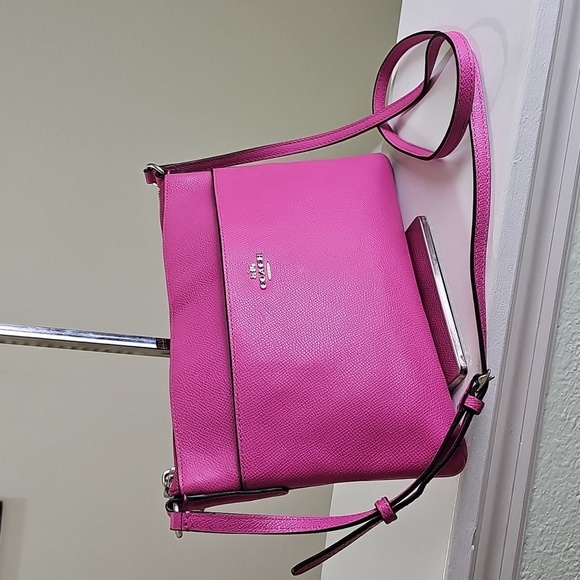 Coach 52377 Authentic Bubblegum Pink Crossgrain Leather Swingpack Crossbody  EUC - Picture 2 of 16